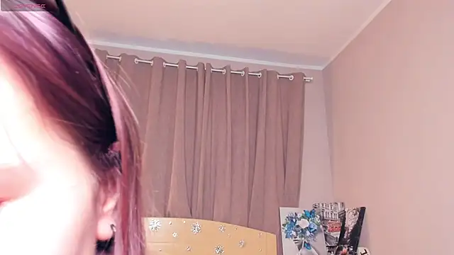 OwlLynn's cam snapshot