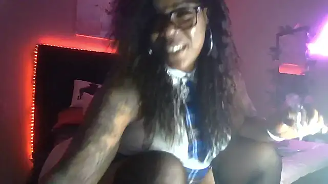 TattedBeautyCakz's cam snapshot