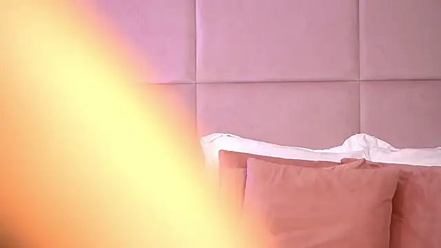 AlmaLuv's cam snapshot