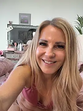 JulieSol live sex cam