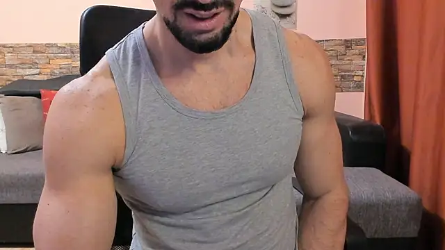 HotHunkTrainer live sex cam