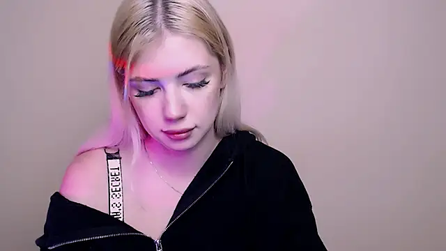 AliceHotty_'s cam snapshot