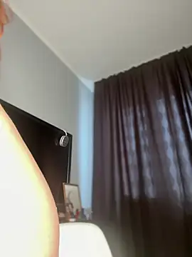 LittleFox___'s cam snapshot