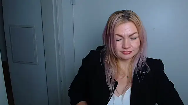 Madonna_Fire's cam snapshot