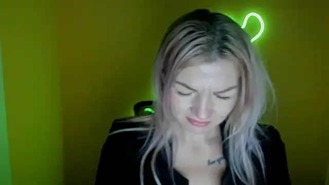 Madonna_Fire's cam snapshot