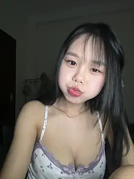 Emely-lysea live sex cam