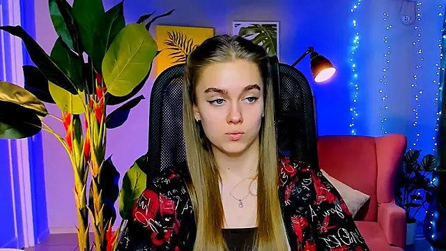 JuneWoods's cam snapshot