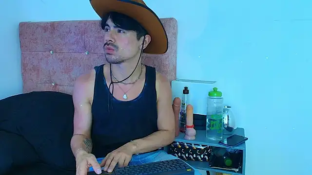 Ethan_Briggs's cam snapshot