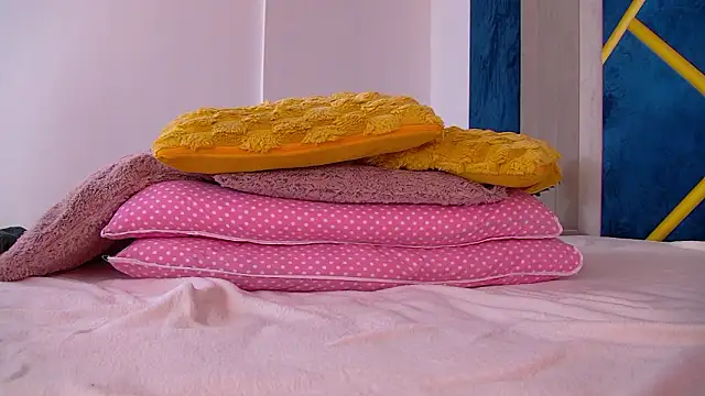 Foxxxy_MILF live sex cam