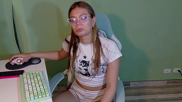 Emerald_Sparkles_'s cam snapshot