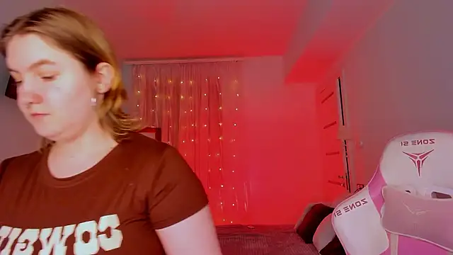 lovelyy_julia's cam snapshot