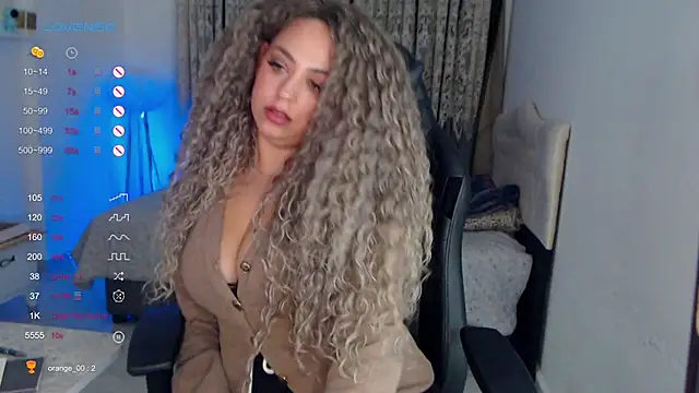 _Just_a_queen_3's cam snapshot