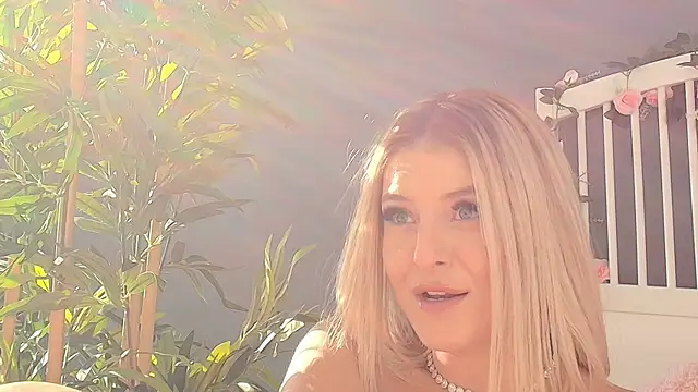 AlicePirs's cam snapshot