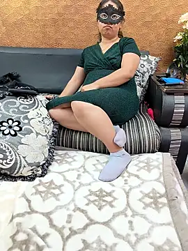 Iampriyaaa15 live sex cam