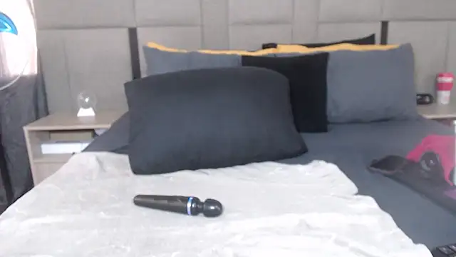 BOOTYDIVAXXX's cam snapshot