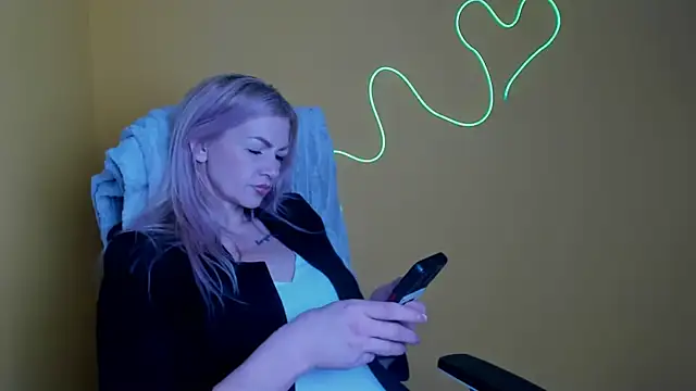 Madonna_Fire's cam snapshot