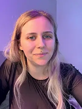 lunawolf21's cam snapshot