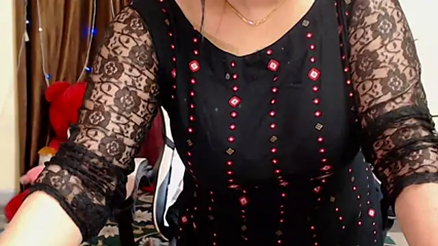 Cute_naira_'s cam snapshot