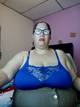 EllisW8 live sex cam