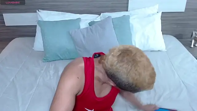 Liiamthompson's cam snapshot