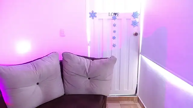 milfrousse's cam snapshot