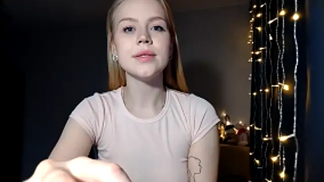 LunaPeony's cam snapshot