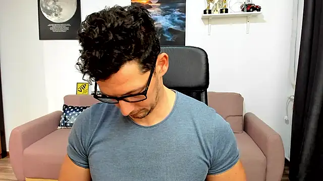 BrutusK08 live sex cam