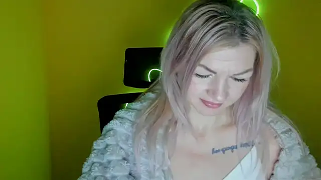 Madonna_Fire's cam snapshot