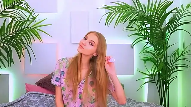 4example_Chloe's cam snapshot