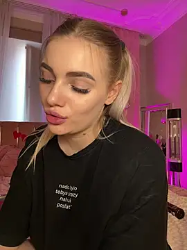 HugeBoobsAlice's cam snapshot