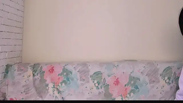 Elle_Pearl_'s cam snapshot