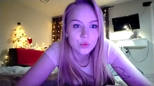 LunaPeony's cam snapshot