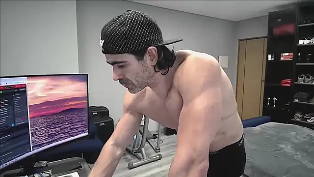 latinoo23bom live sex cam