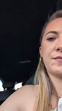 Risky_girl23's cam snapshot