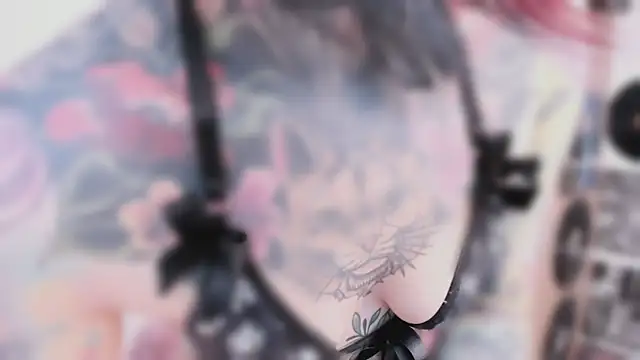 NikkiRamone's cam snapshot