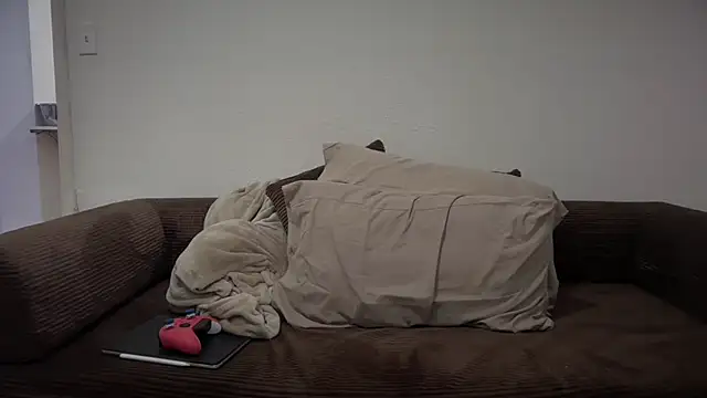 greekmythics's cam snapshot