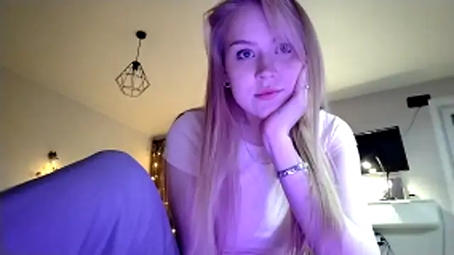 LunaPeony's cam snapshot