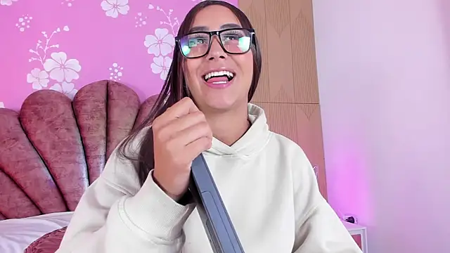 MadisonFox1's cam snapshot