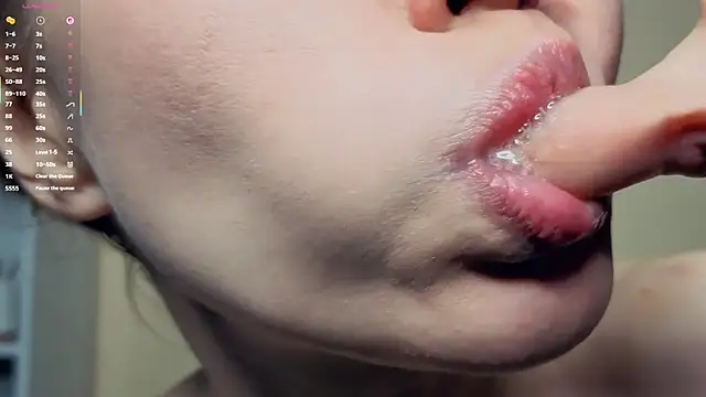 MaliaBourraine live sex cam