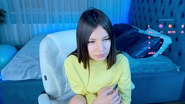 Little__Lunaa live sex cam