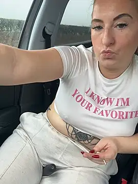 RebeccaSquirtsXXX live sex cam