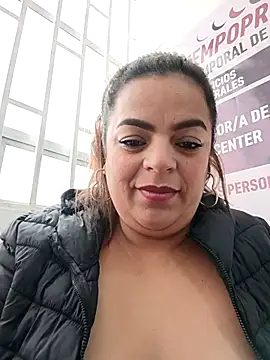 Mia-Glow live sex cam