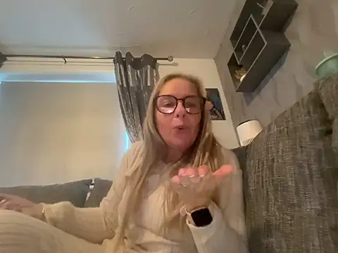 Anastasia-BlondeXX's cam snapshot