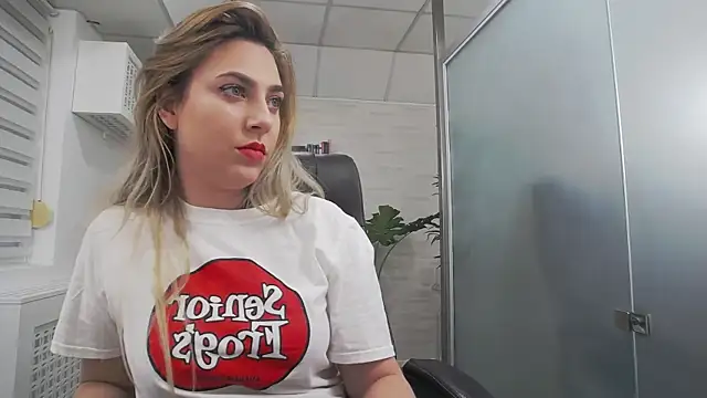 AvaBlue_'s cam snapshot