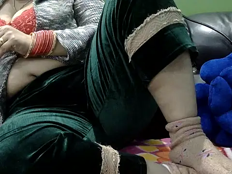 Housewife12 live sex cam