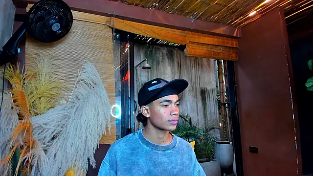 AlanCutee live sex cam