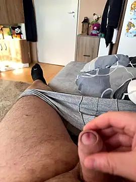 Tomi2244 live sex cam