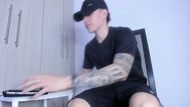 enzo_bvlgari live sex cam