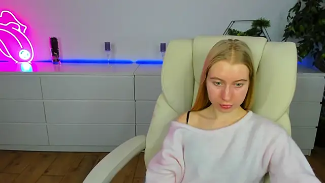 Alina_Blonde's cam snapshot