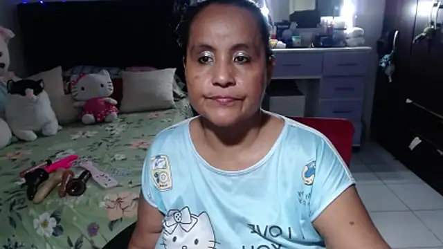 pervert_mommy_'s cam snapshot